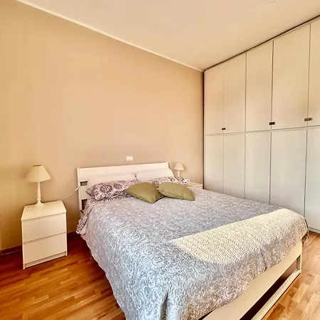 Kademy House-bright Top-floor 2-bedroom Short Walk To Station ミラノ