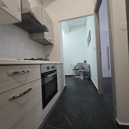 公寓 Rent In Bilocale Di 40 Mq Con Parcheggio 米兰