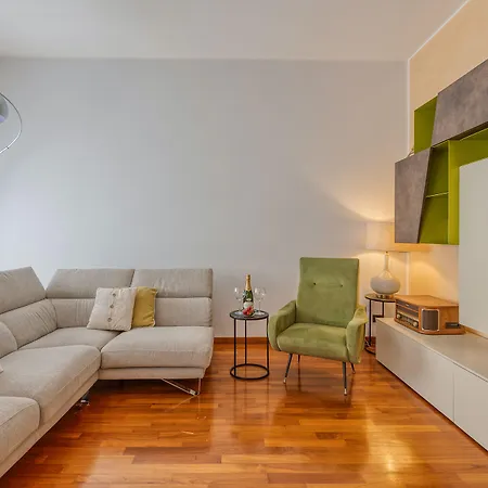 Апартаменты Bnbutler - Stromboli, 22 - Ampio, Luminoso Ed Elegante Милан