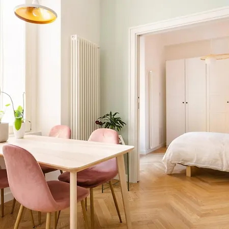 Charming Courtyard House In The Heart Of Appartamento Milano