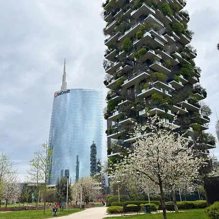 Charming In Isola Near The Metro!