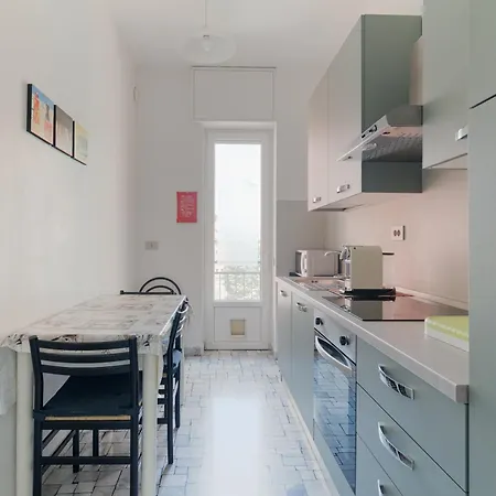Apartment Guesthost - Bright Near Mm1 Turro *