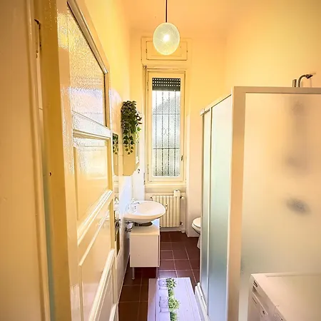 Train Station - Zara 67 Milán