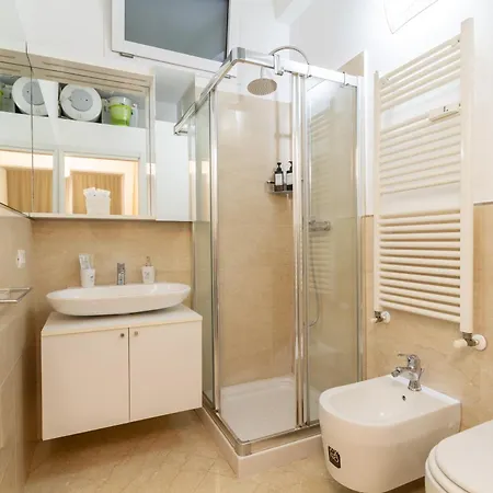 Апартаменты Modern And Cozy In Darsena Area