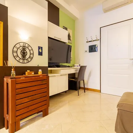Modern And Cozy In Darsena Area Апартаменты