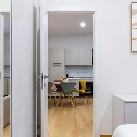 Casati Station Metro M1, M2, M3 Milánó