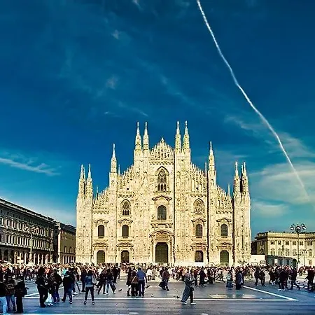 Apartament Gold Medal Olympic - Romantic 15min Walk To Duomo Via Brera & Nightlife *