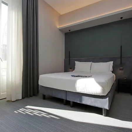 בית הארחה Vico Fashion District 4*