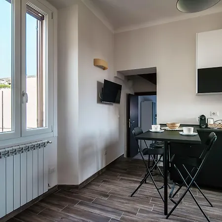 Joivy Stylish Flat, 5-minute Metro Trip To Centre Milán