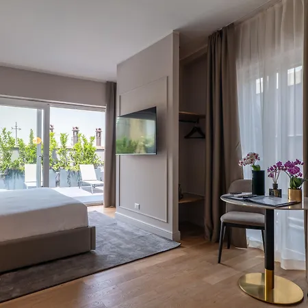 Prestige Boutique - Piazza Duomo View