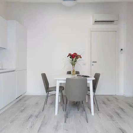 Italianway Easy - Commenda 35 Apartamento