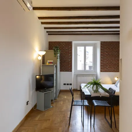 Pit Stop - Navigli Lägenhet *