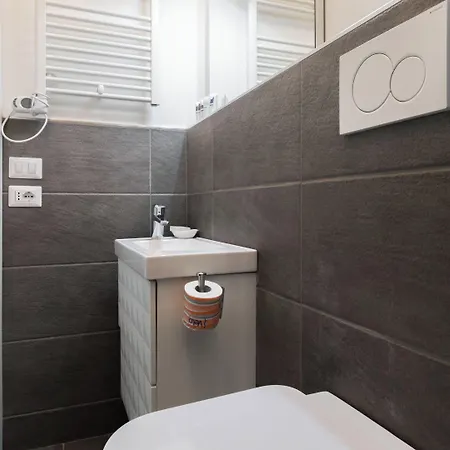 דירה Atto Vannucci 15 B *