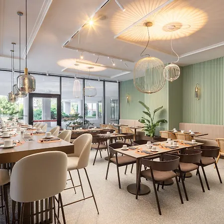 Courtyard By Marriott Linate מלון