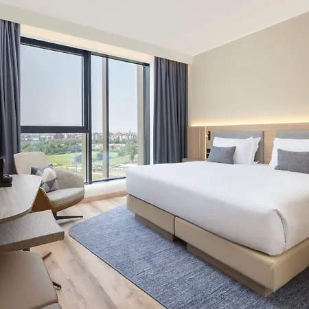 Courtyard By Marriott Linate מלון