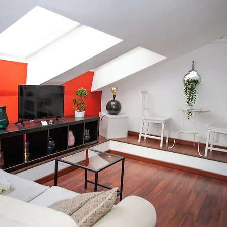 Hosting Dreams Attics - Duomo Apartment