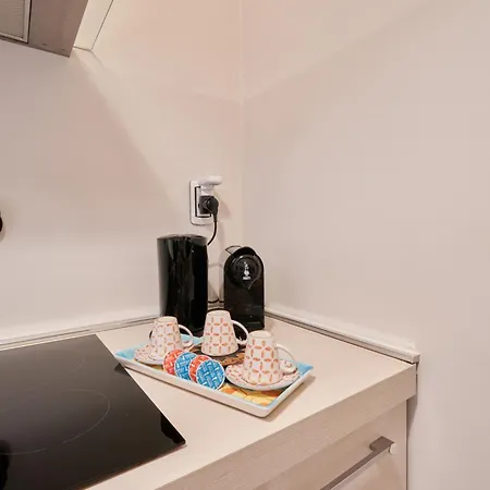 아파트 Attico Con Terrazzo - - Duomo 10min