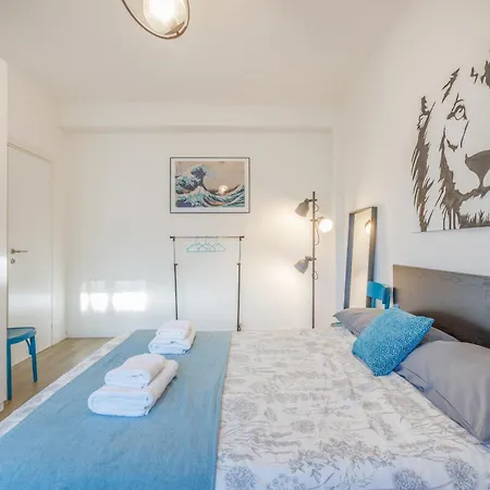 Cosmopolitan House - Modern Bocconi Appartement