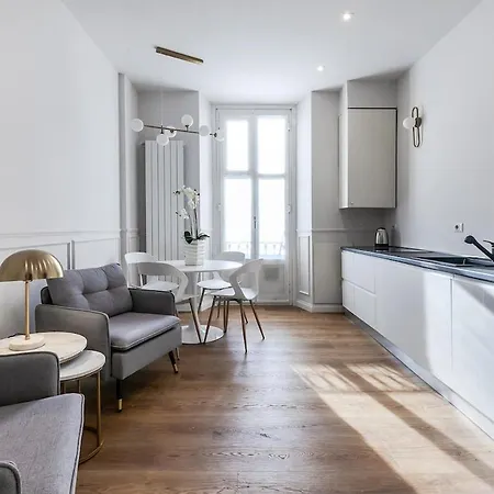 Luxury 2-bedroom Station 公寓