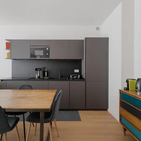 Guesthost - Modern Near Porta Venezia * Milán