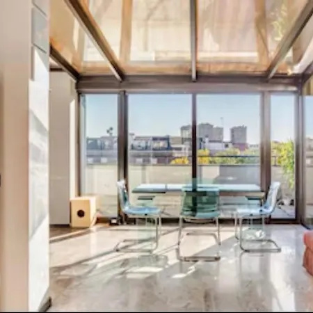 3 Bedrooms With Terrace Close To The Center