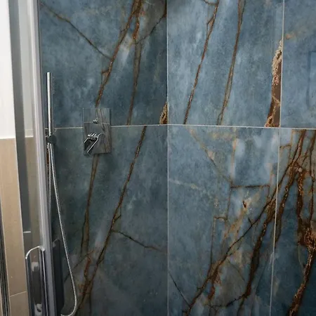 13 Nevoso Palace Milão