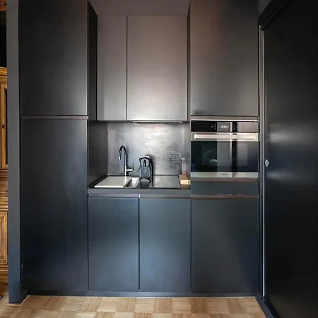 Artistic Flat W Wooden Beams, Porta Venezia Διαμέρισμα