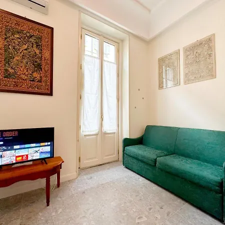 In Front Of Metro Cadorna La Casa Degli Artisti Apartment Mailand