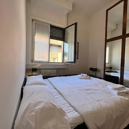 Prestigious 3 Bedrooms, 8 Guest, Centre Porta Romana