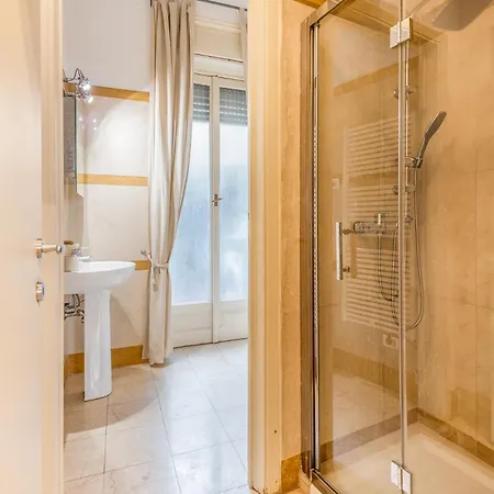 4 Pax Luxury Duomo San Babila Milano