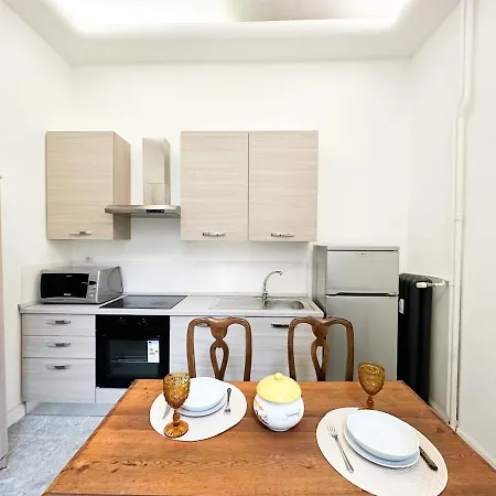 In Front Of Metro Cadorna La Casa Degli Artisti Apartment *