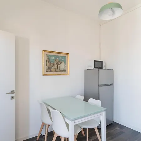 Guesthost - Comfy White *