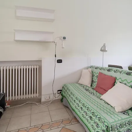 Guesthost - Comfy Nest In South شقة