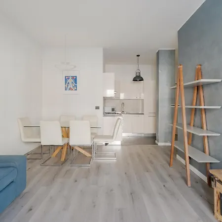 Guesthost - Lorenteggio Charming Flat * ミラノ