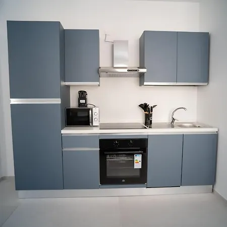 14 Nevoso Palace ميلان