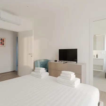 Brera Navigli * ميلان