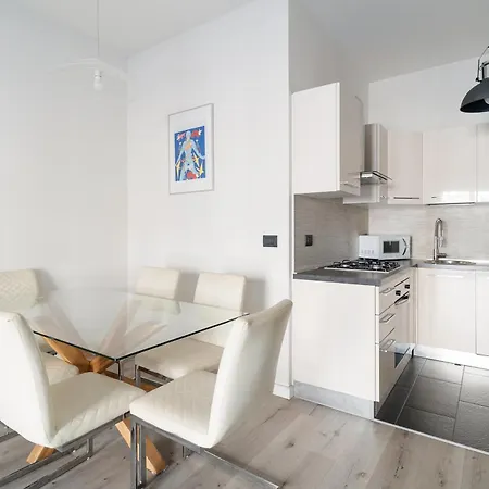 Guesthost - Lorenteggio Charming Flat