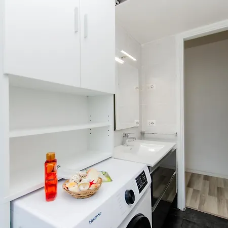 Lugano S&s Home, Moderna E Tranquilla, Vicino Al Centro Di Milano, Con Parcheggio Gratuito Esterno Appartement