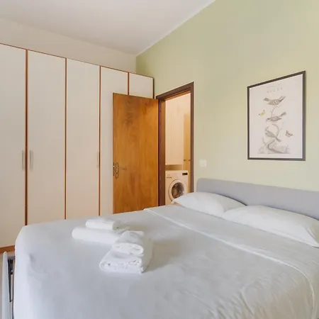Guesthost - Piccola Bicocca Comfy Flat ミラノ