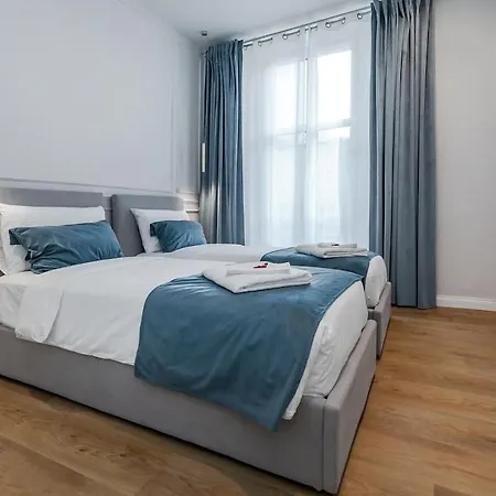 Luxury 2-bedroom Station *