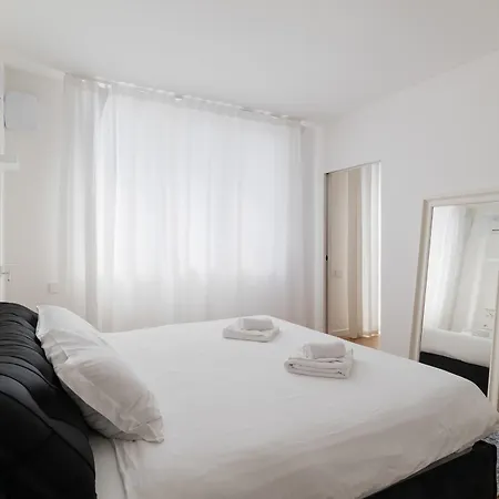 Guesthost - Modern Near Porta Venezia Apartamento *