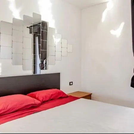 3 Bedrooms With Terrace Close To The Center *