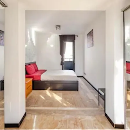 3 Bedrooms With Terrace Close To The Center