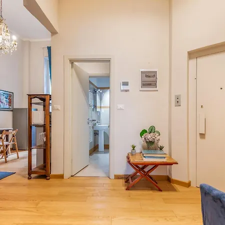 4 Pax Luxury Duomo San Babila Milano