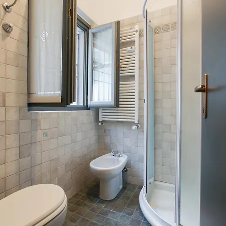 Exclusive Apartment In Heart Of Milan