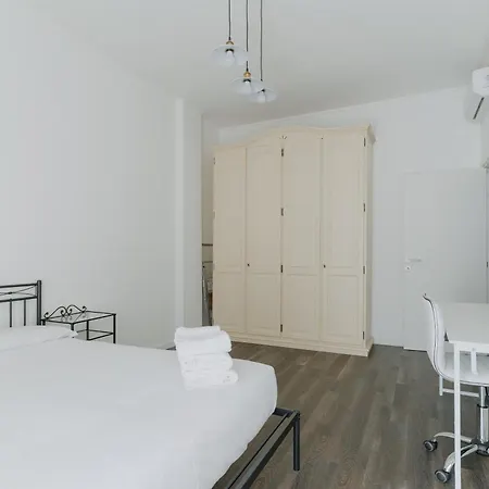 Guesthost - Comfy White