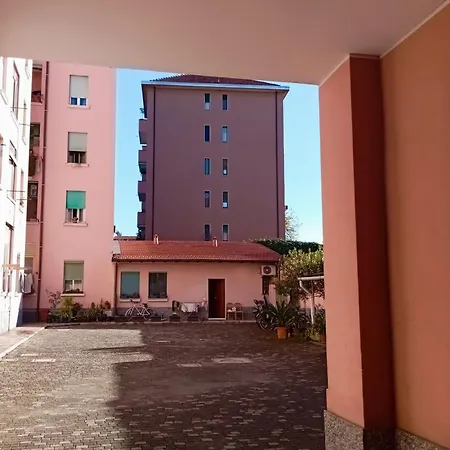 Apartment Nina House Yellow Metro Affori Center