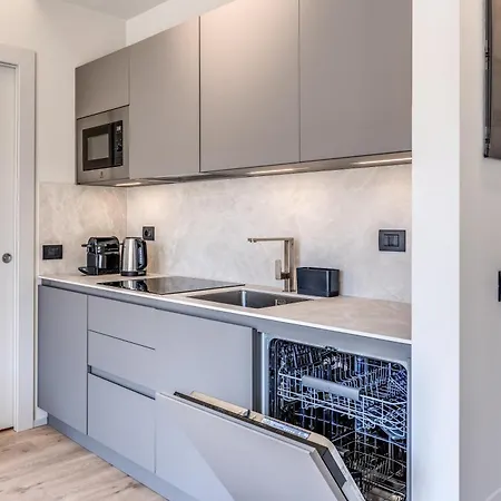 Seety Porta Romana Corte Appartement *