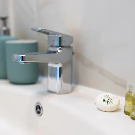 Apartment Habesha Flats - A Quiet Retreat Just Steps From The Metro M1 *