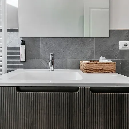 Luxury 2-bedroom Station 公寓 米兰